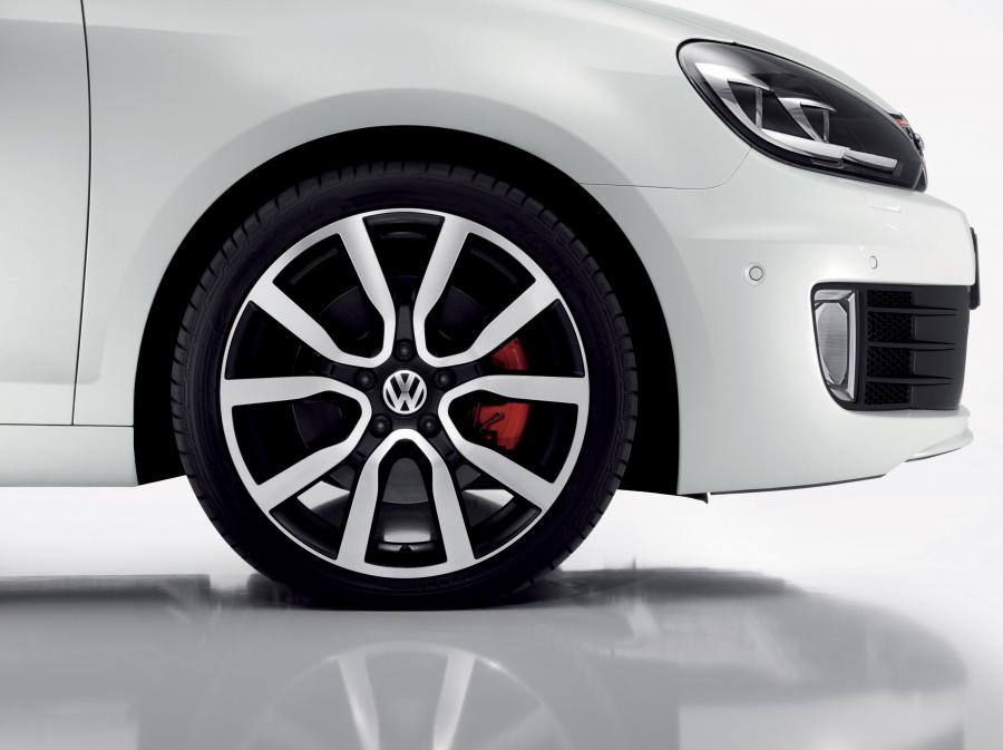  Volkswagen Golf GTi Adidas 2010 года  (фото 5 из 8)